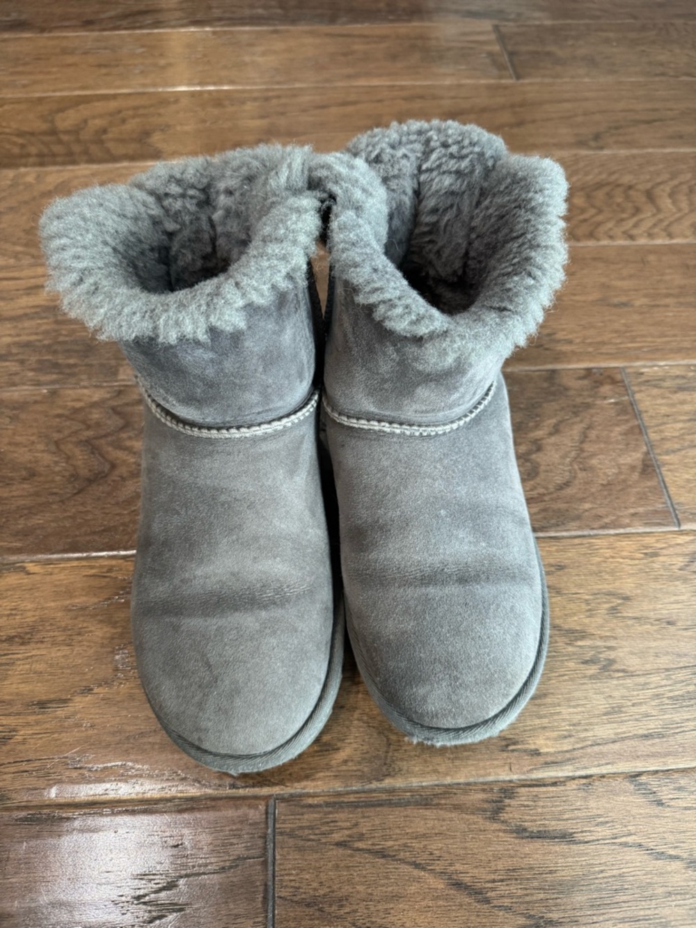 UGG Bailey Bow II Gray Sheepskin Boots Size 6 Women Cozy Winter Boots